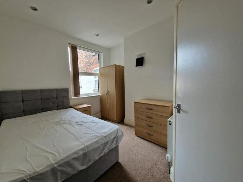 Town Centre, Very Convenient Newcastle-under-Lyme Exterior photo