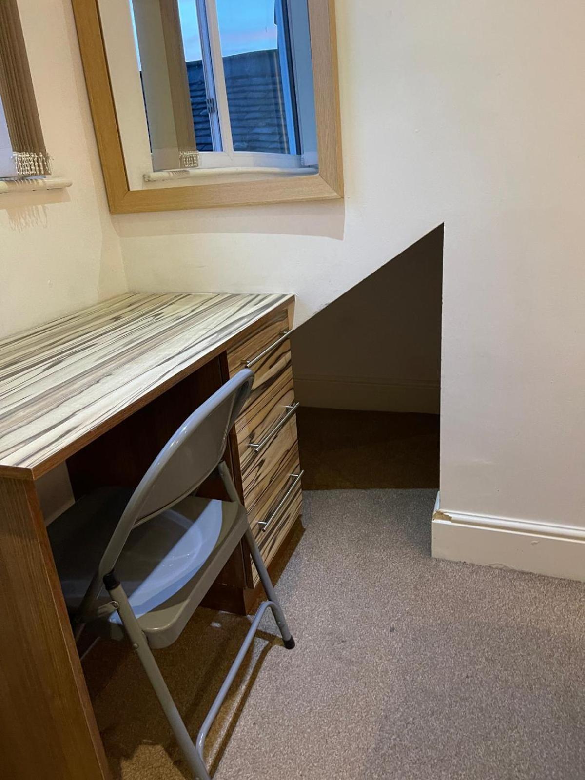 Town Centre, Very Convenient Newcastle-under-Lyme Exterior photo
