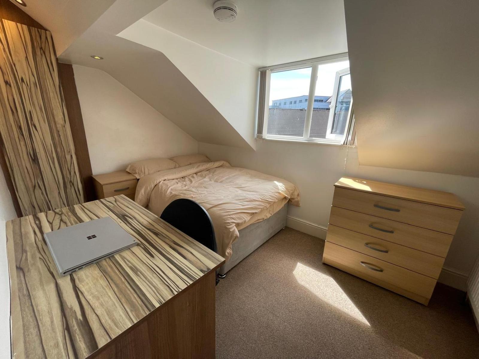 Town Centre, Very Convenient Newcastle-under-Lyme Exterior photo